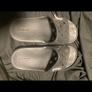 Used like new black women’s croc slide in size 11 used maybe a handful of times